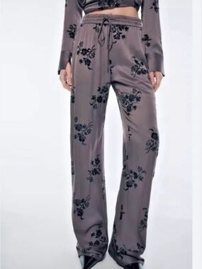 ✨ Zara Satin Floral Sequin Pants – Size XL (NWT) ✨